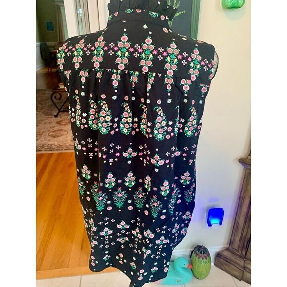 Ann Taylor Sleeveless top NWOT - Picture 2 of 6